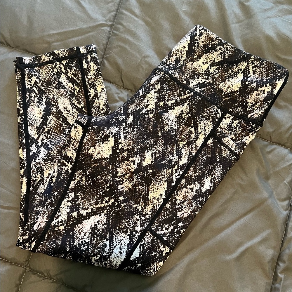 CVG Constantly Varied Gear Medusa
Capri Leggings Size Small